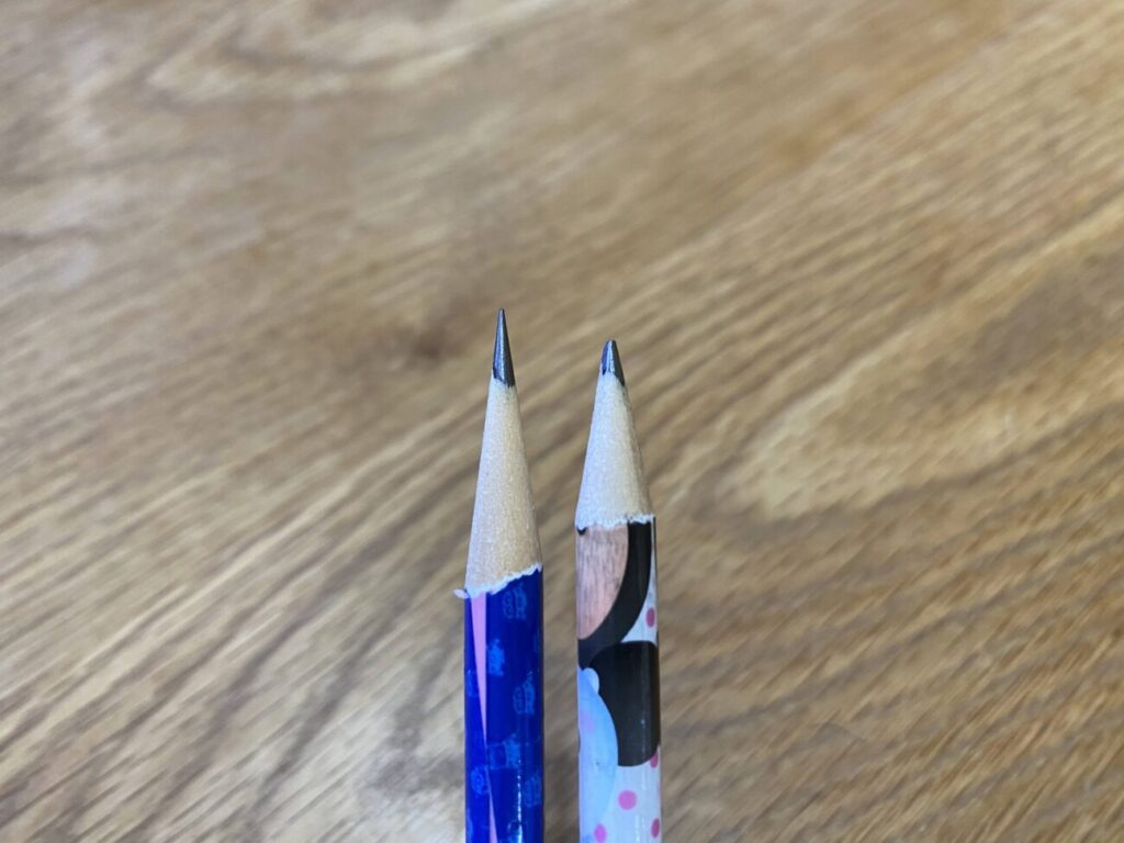 左：三菱シャープナー 右：電動鉛筆削り